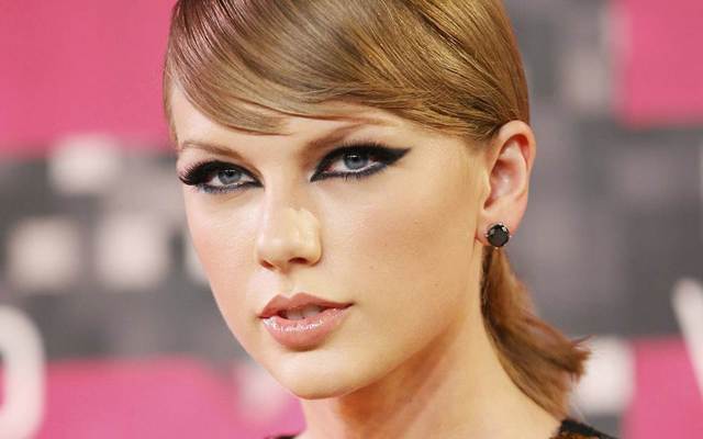taylor-swifts-reputation-leaked-online