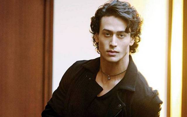would-love-fathers-role-parinda-tiger-shroff