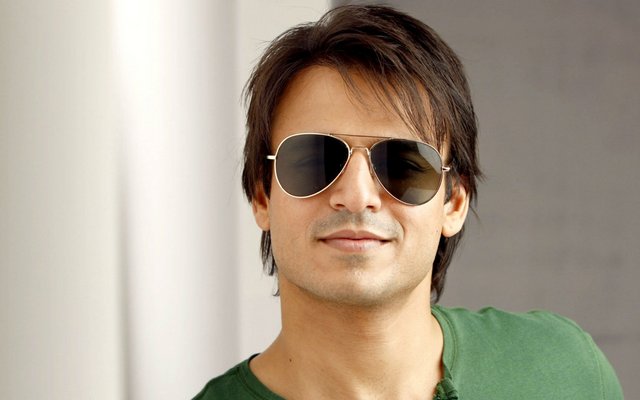 vivek-looking-powerful-intense-love-story