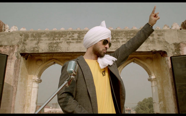 omg-diljit-dosanjh-gets-stuck-in-a-lift-with-waitress