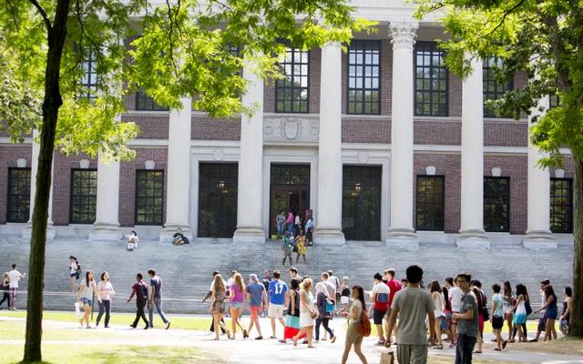 harvard-university-offer-got-themed-course