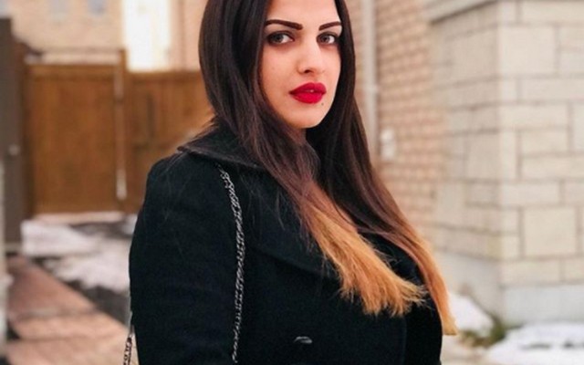 posing-with-plastic-pads-will-not-help-but-sustainable-menstruation-will-himanshi-khurana