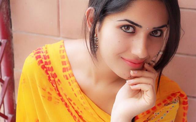 punjabi-model-turned-actress-ruhani-sharma-to-debut-in-tollywood-after-her-tamil-film